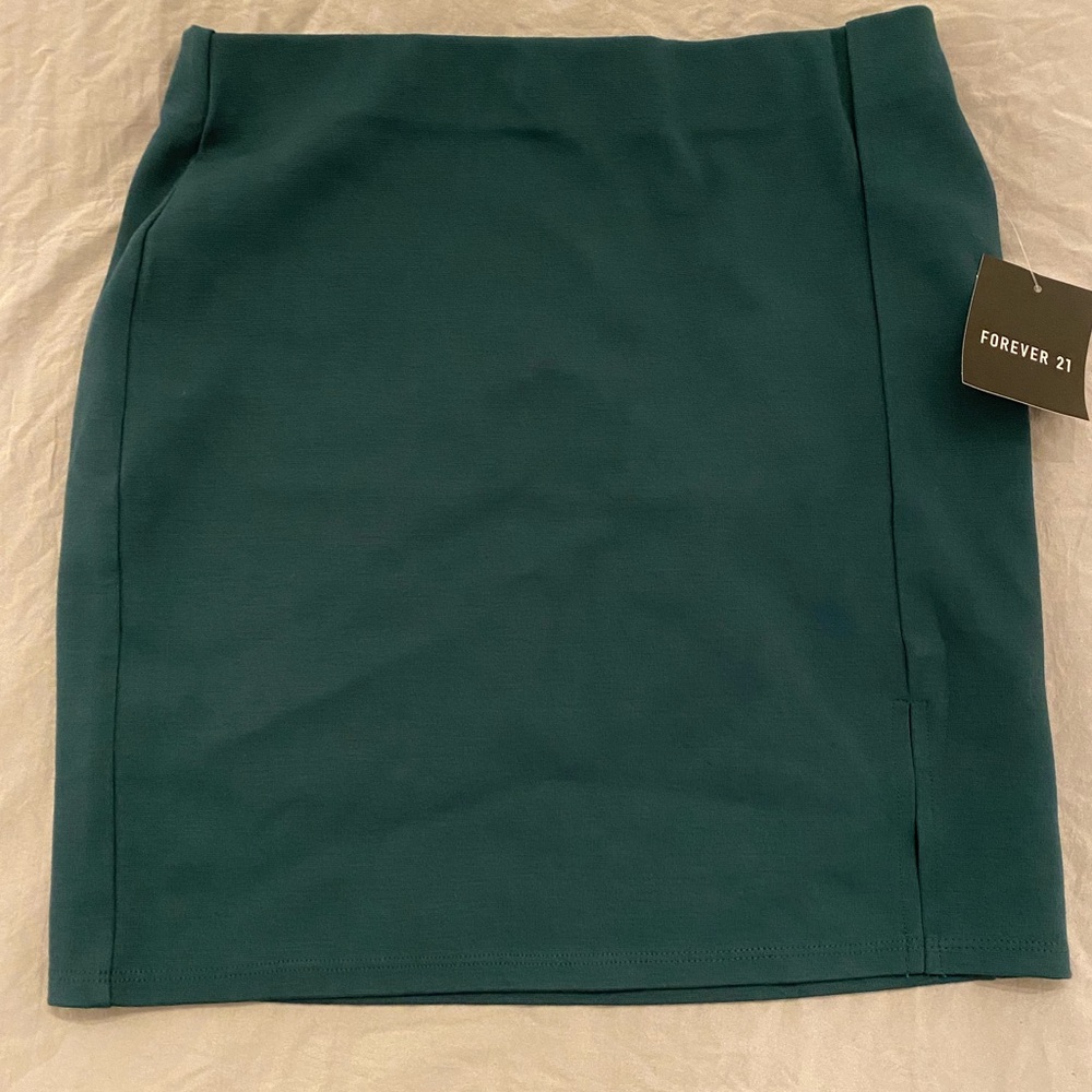 New “Forever 21” Hunter Green Skirt